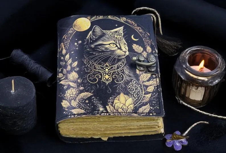 ENNAKKOMYYNNISSÄ! Vintage Leather Journal Notebook Nahkainen Päiväkirja Kissa ja kuu | MNM HANDICRAFTS