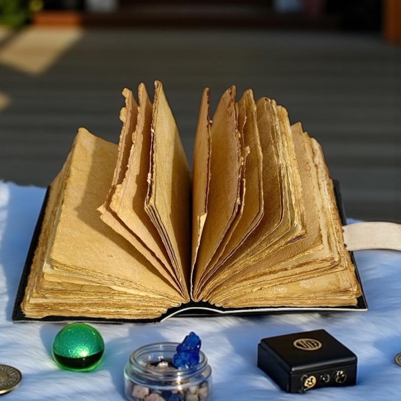 ENNAKKOMYYNNISSÄ! Vintage Leather Journal Notebook Nahkainen Päiväkirja Raven II | Leatherooze